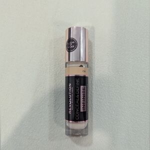 Revolution Conceal & Define Infinite Concealer - Light - C6